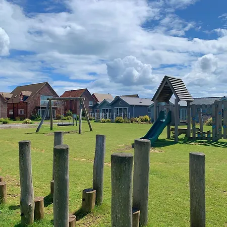 Ferienhaus Luna Azul At The Bay Filey, Sleeps Up To 8, And 2 Dogs For Free! Filey