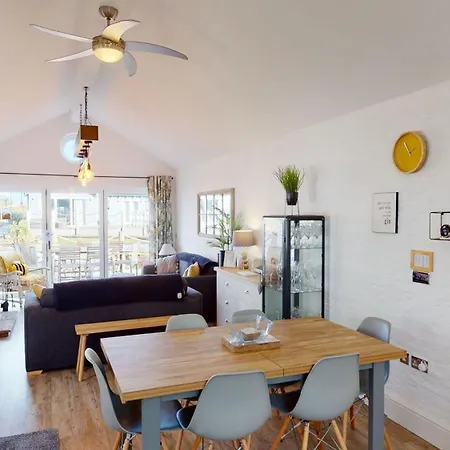 Luna Azul At The Bay Filey, Sleeps Up To 8, And 2 Dogs For Free! 法利